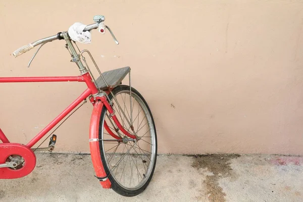 Bisiklet Kırmızı Klasik Vintage Eski Kopya Alanı Olan Metin Ekleme — Stok fotoğraf