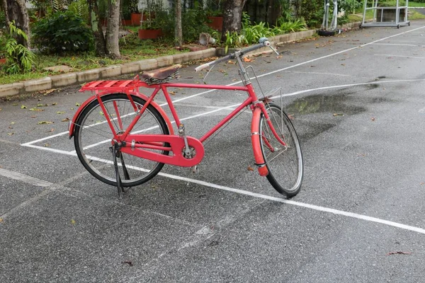 Bisiklet kırmızı Klasik vintage eski kopya alanı olan güzel metin ekleme