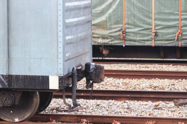 closeup ortak demiryolu istasyonunda bir trenin