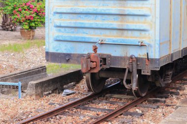 ortak demiryolu istasyonunda bir trenin