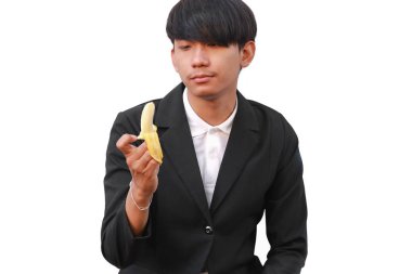 Genç adam bir muz beyaz arka plan üzerinde tutan