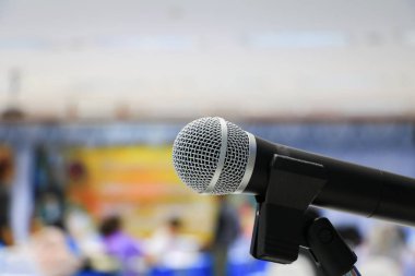 mikrofon yakın çekim konferans odasında: seçin odak alan sığ derinliği ile.