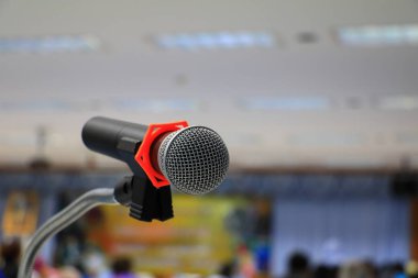 mikrofon yakın çekim konferans odasında: seçin odak alan sığ derinliği ile.