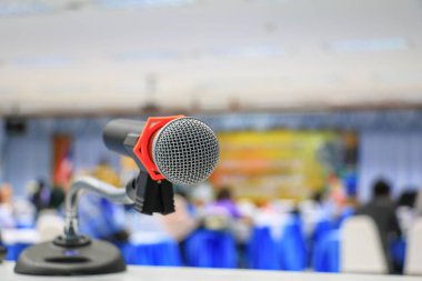 mikrofon yakın çekim konferans odasında: seçin odak alan sığ derinliği ile.