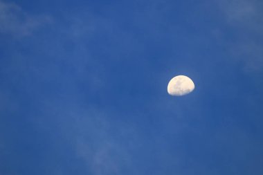 Ay'da metin kopyalama yeri olan mavi gökyüzü güzel