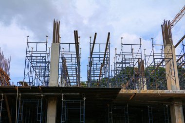 İnşaat ve iskele site işyeri binada çalışmak