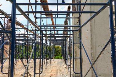 İnşaat ve iskele site işyeri binada çalışmak