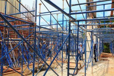 İnşaat ve iskele site işyeri binada çalışmak