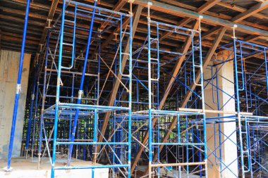 İnşaat ve iskele site işyeri binada çalışmak