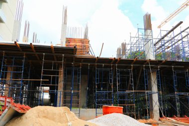 İnşaat ve iskele site işyeri binada çalışmak