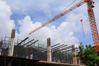 İnşaat ve iskele site işyeri binada çalışmak