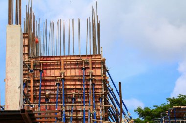 İnşaat ve iskele site işyeri binada çalışmak