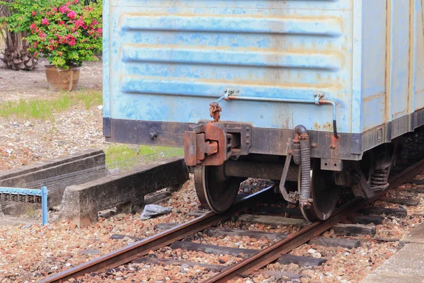 ortak demiryolu istasyonunda bir trenin