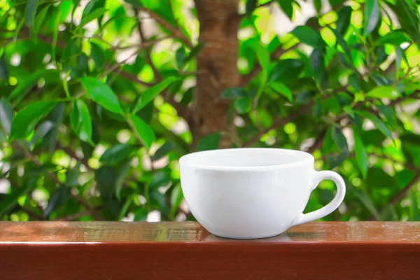 ahşap zemin zemin üzerine kahve fincanı