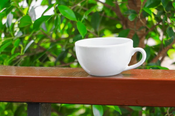 ahşap zemin zemin üzerine kahve fincanı