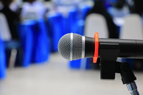 Microphone Stand Close Conference Room Select Focus Shallow Depth Field — стоковое фото