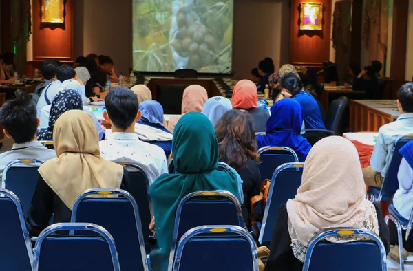 Onderwijs Opleiding Handelsconferentie Een Vergaderruimte Selecteren Focus Met Ondiepe Scherptediepte — Stockfoto