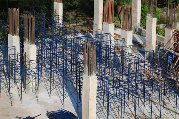 İnşaat ve iskele site işyeri binada çalışmak