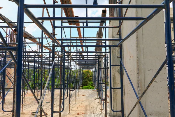 İnşaat ve iskele site işyeri binada çalışmak