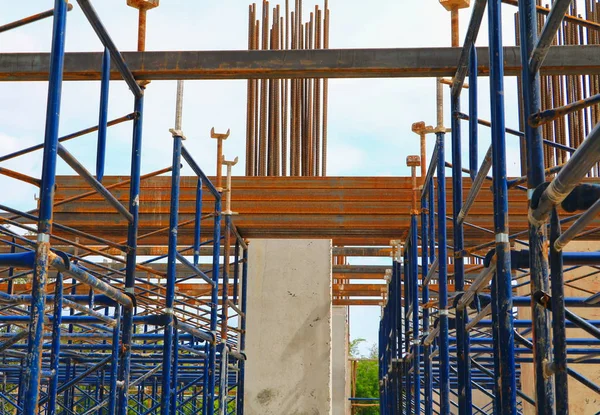 İnşaat ve iskele site işyeri binada çalışmak