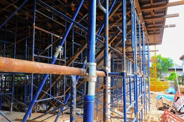 İnşaat ve iskele site işyeri binada çalışmak