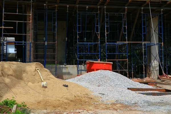 İnşaat ve iskele site işyeri binada çalışmak