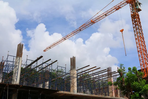 İnşaat ve iskele site işyeri binada çalışmak