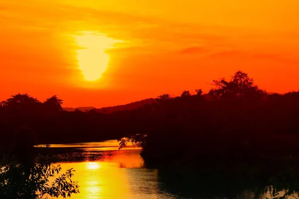 Pôr Sol Bela Paisagem Colorida Árvore Silhueta Céu Crepúsculo Tempo — Fotografia de Stock