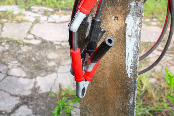 Jumper Kablo, araba aküsü ile kırmızı ve siyah