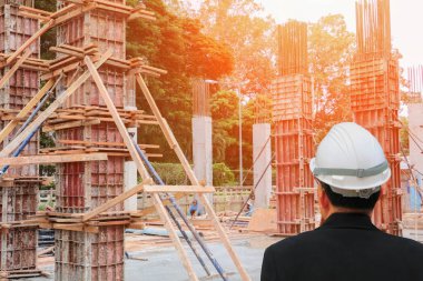 mimar-mühendis onay iş inşaat şantiye gündoğumu ışık sabah ile