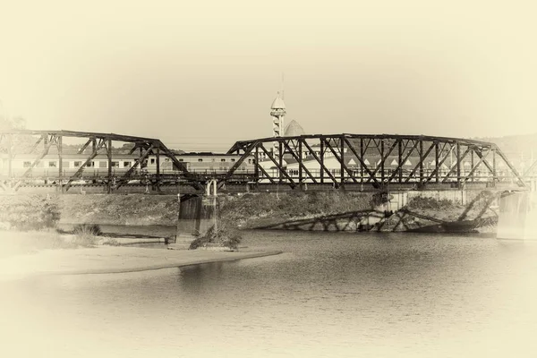 Tren Puente Sobre Río Con Tono Vintage Imagen —  Fotos de Stock