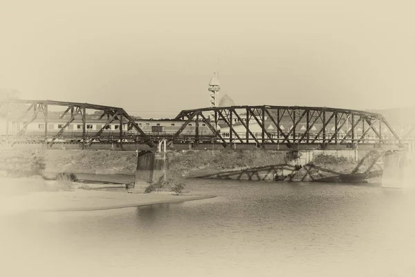 Tren Puente Sobre Río Con Espacio Copia Añadir Texto —  Fotos de Stock