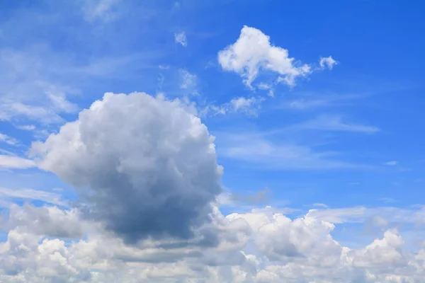 Langit Biru Cerah Dengan Seni Awan Alam Yang Indah Dan — Stok Foto