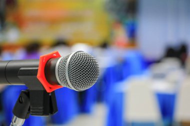 mikrofon bir toplantıda kablosuz oda seminer konferans arka plan: seçin odak alan sığ derinliği ile.