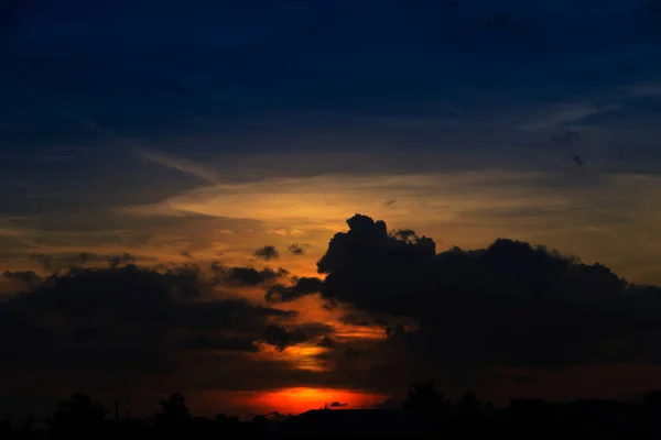 Драматический Закат Восход Солнца Красивом Желтом Небе — стоковое фото