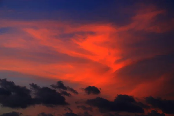 Dramático Atardecer Amanecer Hermosa Nube Roja Cielo — Foto de Stock