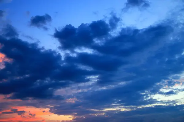 Ουρανό Ηλιοβασίλεμα Και Σύννεφο Όμορφο Πολύχρωμο Βράδυ Φύση Χώρο Για — Φωτογραφία Αρχείου