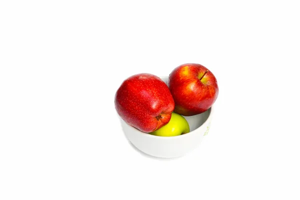 Manzana Roja Con Verde Cuenco Goteo Agua Sobre Fondo Blanco — Foto de Stock