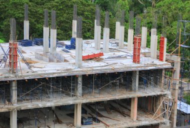 yüksek zemin ticari bina gündoğumu ışık ile site işyerinde çalışan inşaat tasarım grubunda