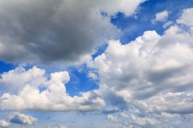 mavi gökyüzü yağmur bulutu ile sanat doğa güzel ve kopya alanı için metin ekleme