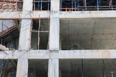 İnşaat yüksek site işyerinde bina zemin üzerinde çalışma