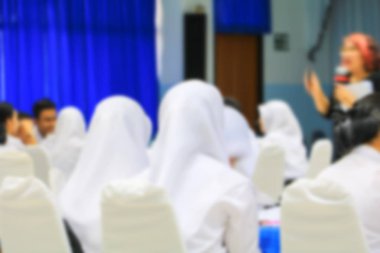 ders sınıfta öğretmen ve öğrenci Müslümanlar bulanık