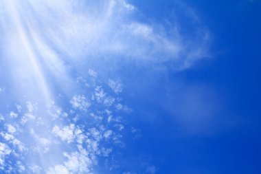 mavi gökyüzü bulut doğa güzel yaz sanat ile canlı ve kopya alanı için metin ekleyin