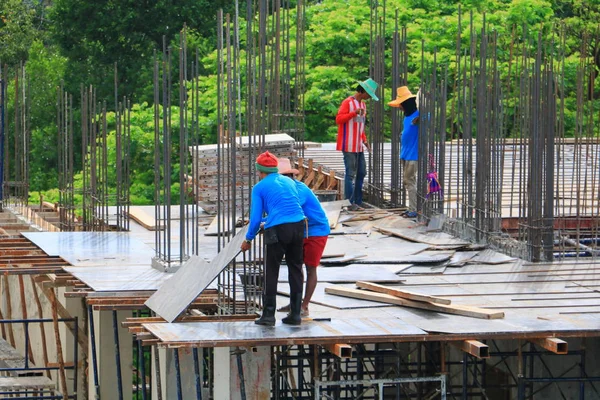 Equipe Construção Trabalhador Que Trabalha Edifício Alto Solo Comercial Local — Fotografia de Stock