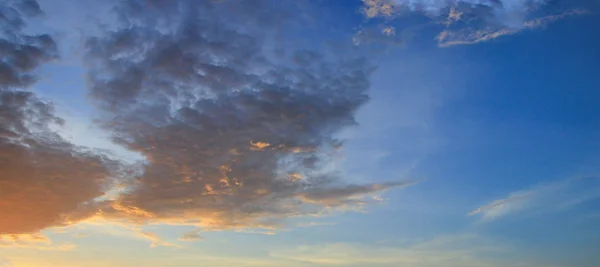 Πανόραμα Ηλιοβασίλεμα Ουρανό Όμορφα Στο Λυκόφως Ώρα Πανέμορφο Φόντο — Φωτογραφία Αρχείου