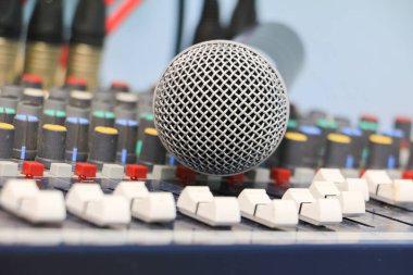 Mikrofon ses karıştırıcı toz kaplı üzerinde kablosuz yakın çekim