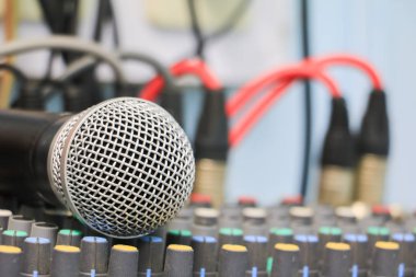 Mikrofon ses karıştırıcı toz kaplı üzerinde kablosuz yakın çekim