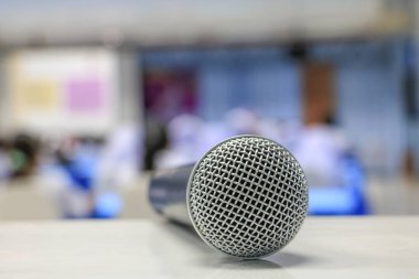 Oda Seminer Toplantı masasında kablosuz mikrofon: seçin odak alan sığ derinliği.