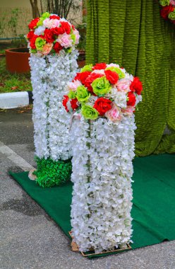 renkli gül çiçek plastik çok renkli yapay. güzel arka plan için