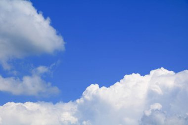 mavi gökyüzü bulut doğa güzel yaz sanat ile canlı ve kopya alanı için metin ekleyin